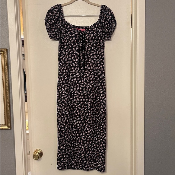 Betsey Johnson Ditzy Dotted Floral
Midi Dress black with pink flowers Size small - Picture 6 of 10